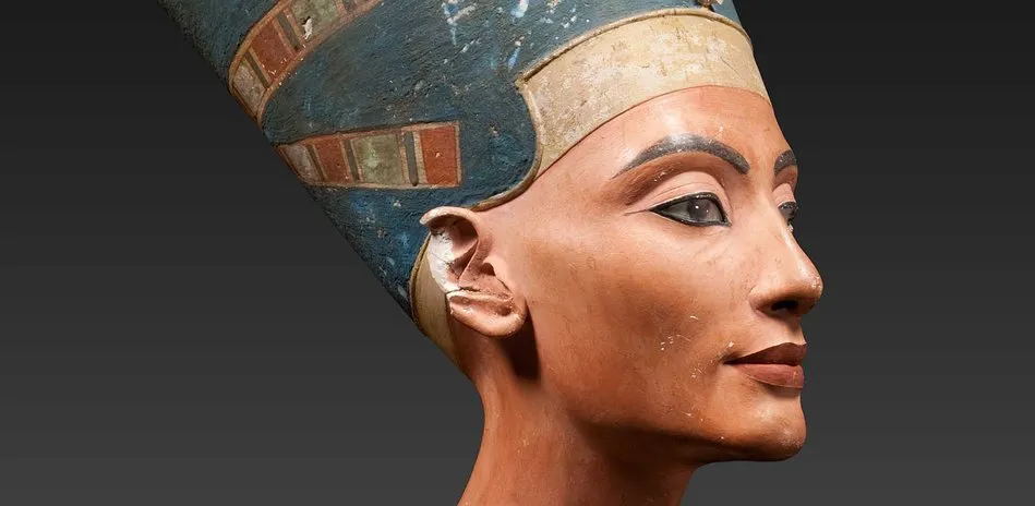 Description of the bust of Nefertiti