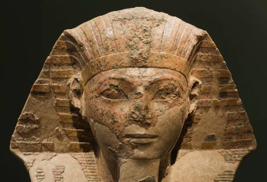 El pelo rizado, aún intacto, de una reina faraónica egipcia de 60 años desaparecida hace 3.500 años. - Luxury Blog