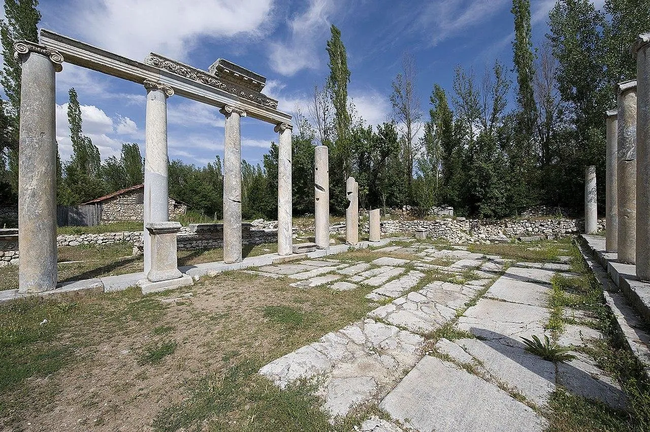 Arqueólogos descubren estatuas con cabezas de Afrodita y Dioniso en Aizanoi, Turquía - Periódico AMZ