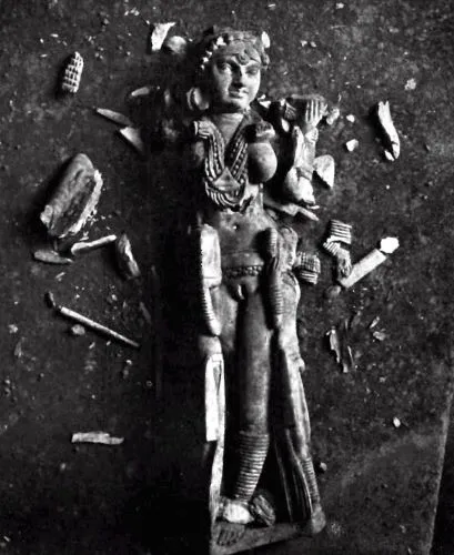 Ancient Cultural Exchange: An Ivory Statuette from India in Ancient Roman Pompeii