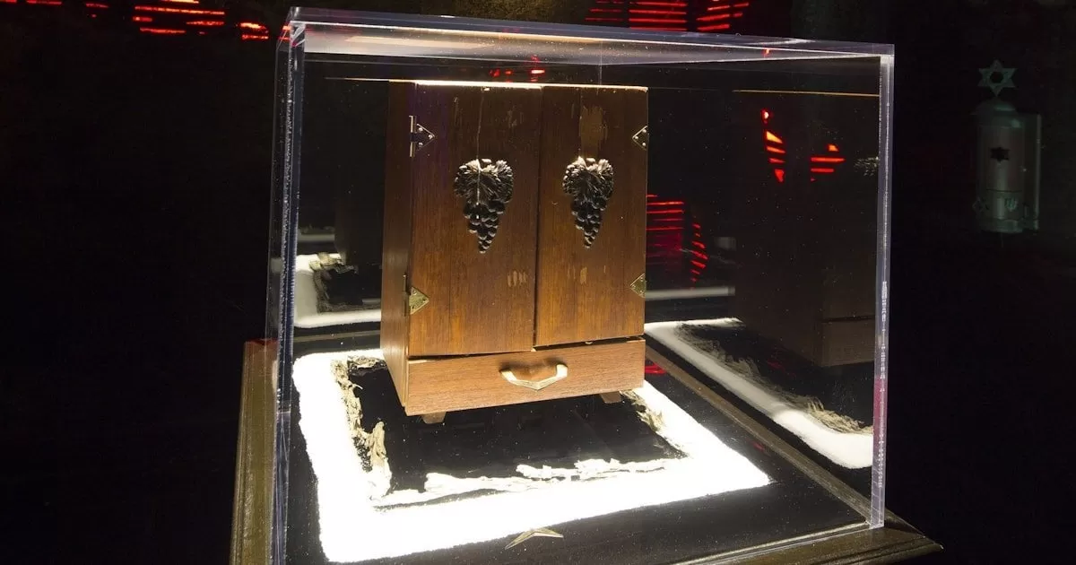 HOW SCARY! Terrifying cursed objects that not even Ed and Lorraine Warren would want to touch. - Luxury Blog