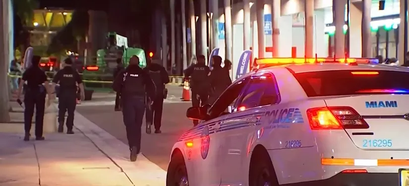 Video showing ‘alien’ at Miami mall sparks claims of invasion