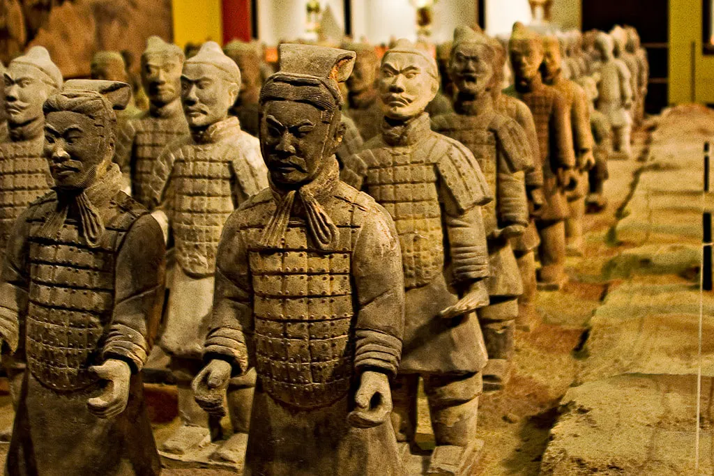 Shocking: In 1974, a farmer in Xi’an, China, accidentally unearthed the astonishing Terracotta Army – more than 8,000 clay soldiers buried for 2,200 years.