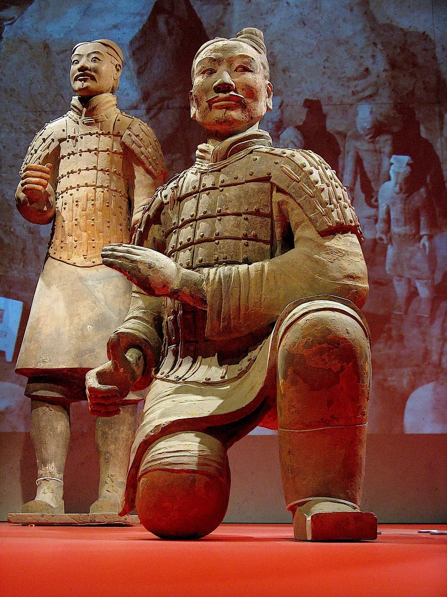 Shocking: In 1974, a farmer in Xi’an, China, accidentally unearthed the astonishing Terracotta Army – more than 8,000 clay soldiers buried for 2,200 years.