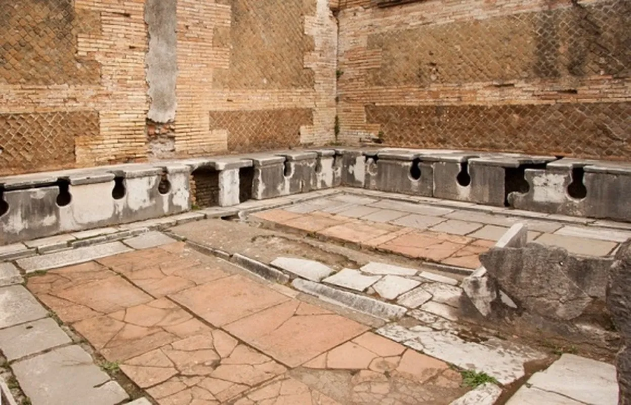 Historia de las letrinas públicas en la antigua Roma