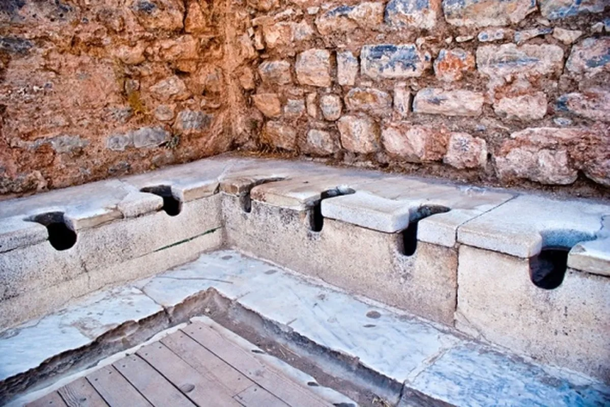 Historia de las letrinas públicas en la antigua Roma