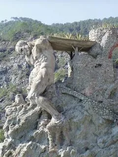 Get Ready! The Amazing ‘Il Gigante’ Awaits You in Monterosso al Mare, Italy! 😮