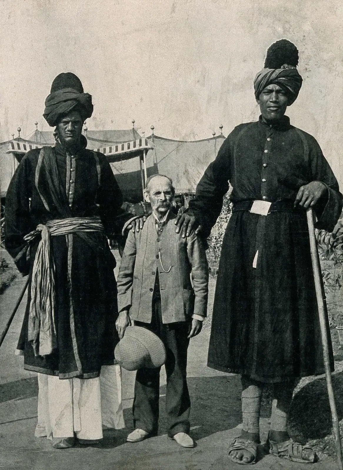 The Shocking Spectacle! Kashmiri Giants Surprise the Delhi Durbar of 1903! 😱