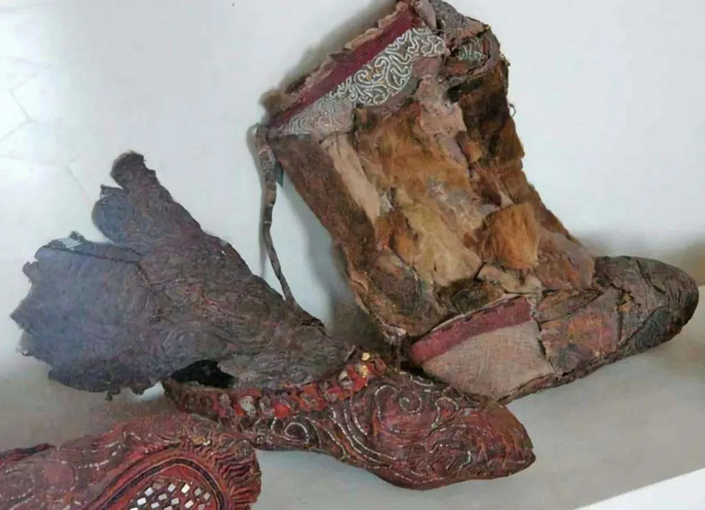 Shocking Find: 2,300-Year-Old Scythian Boot Unearthed in Siberia – Ancient Mysteries and Stunning Artistry Revealed