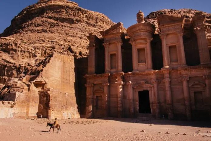 Descubriendo ‘El Monasterio’: Una de las estructuras rupestres más increíbles de Petra