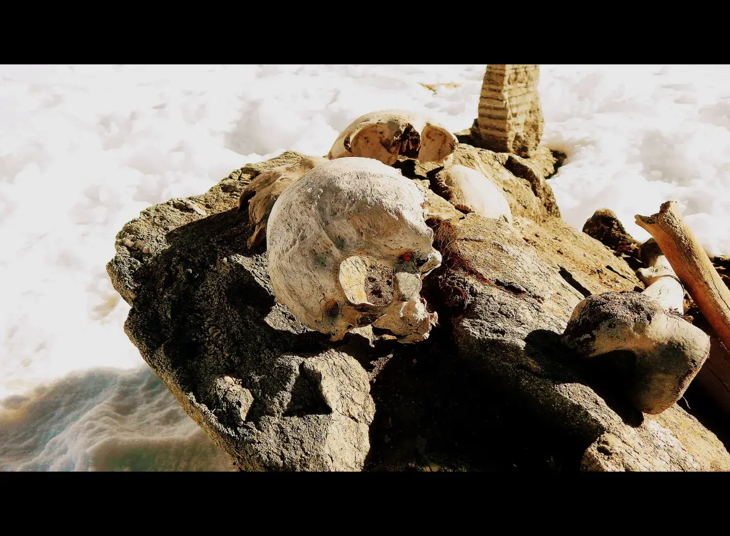 Discover the mystery of the ‘Lake of Human Skeletons’ on the roof of the world, the Himalayas