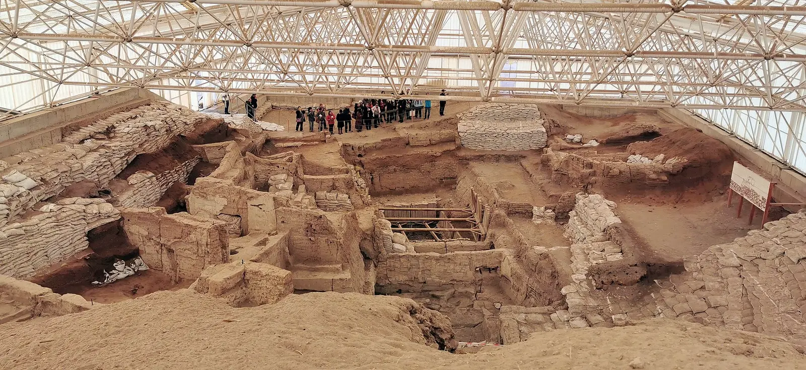 9,000-year-old skeletons reveal the ‘curse’ of the ancient city of Çatalhöyük
