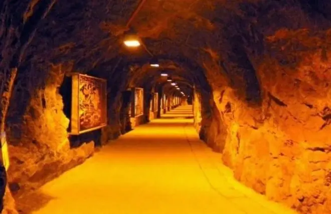 The “rock” valued at more than 2 billion USD is guarded 24 hours a day in China, an open treasure that many dream of