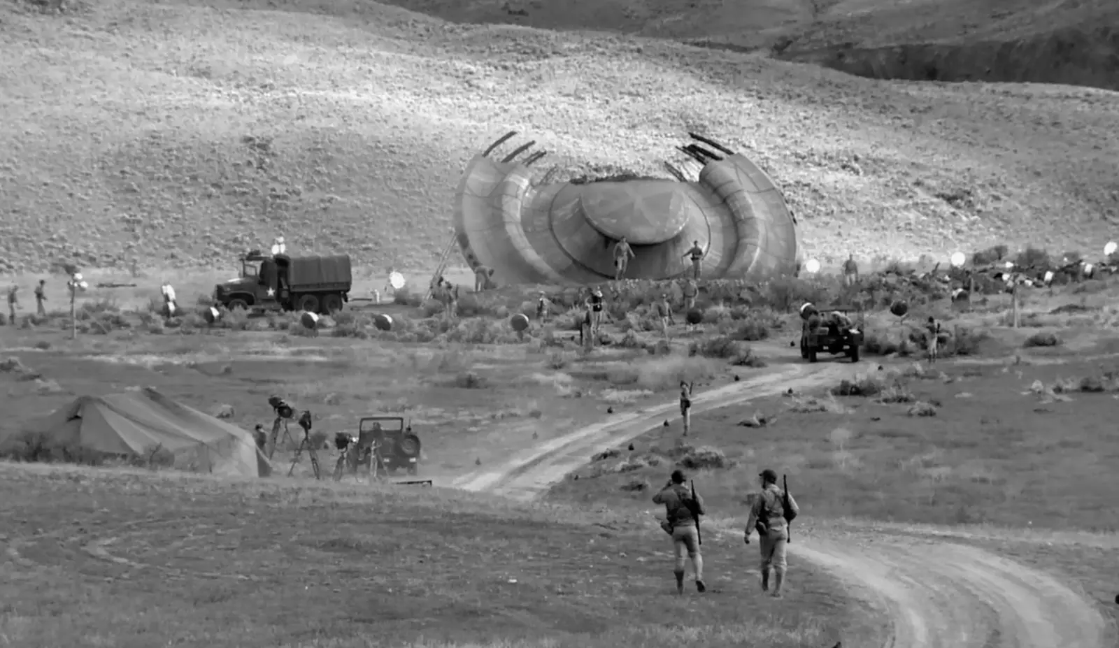 UFO shot down in 1930 reveals strange “passengers” emerging from flying saucers