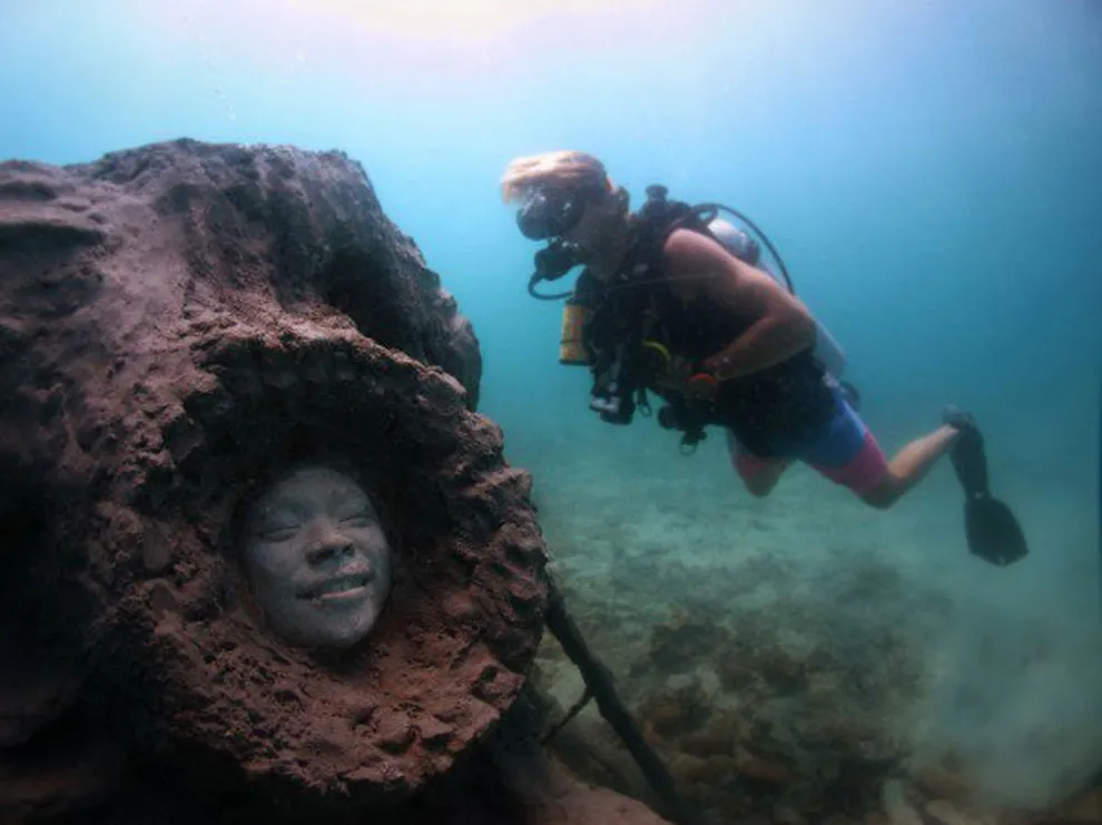 Disturbing: Divers find strange faces sealed at the bottom of the sea in Koh Tao, Thailand
