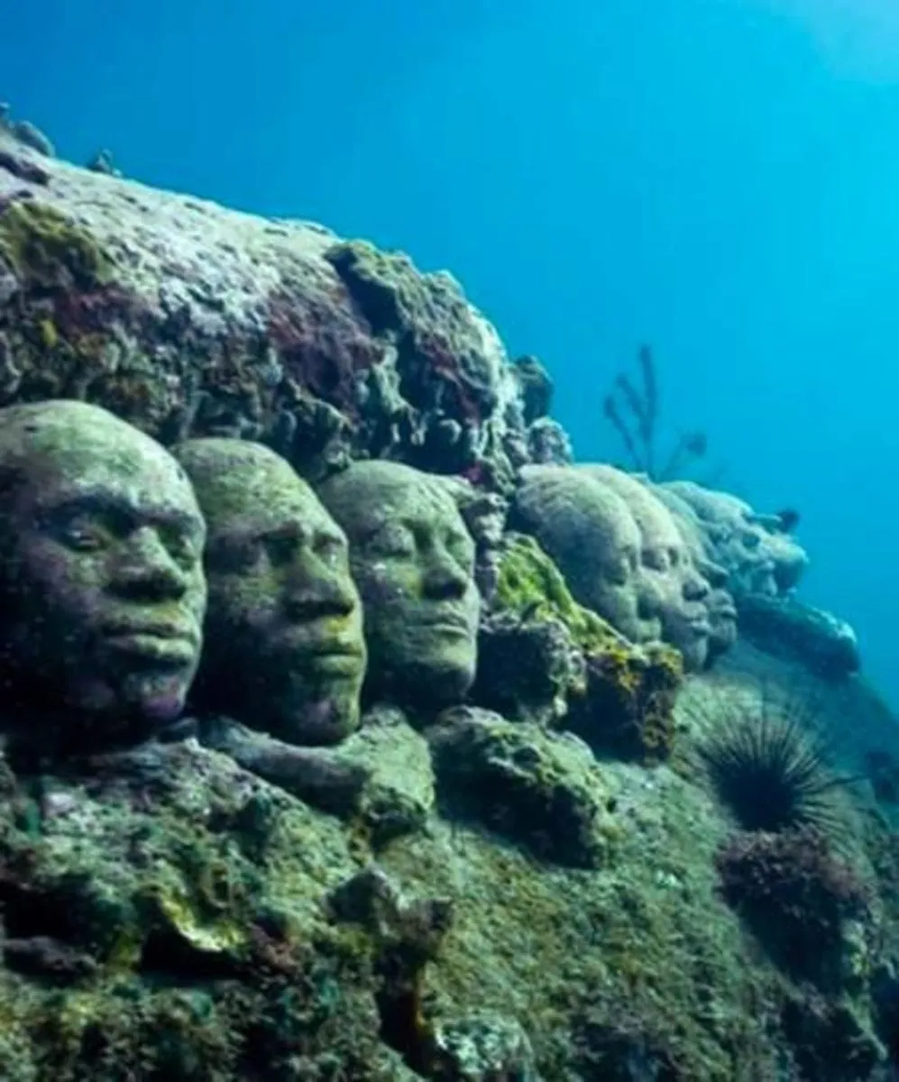 Disturbing: Divers find strange faces sealed at the bottom of the sea in Koh Tao, Thailand