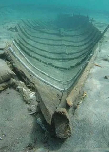 2,500-year-old Phoenician shipwreck being rescued by Spanish archaeologists