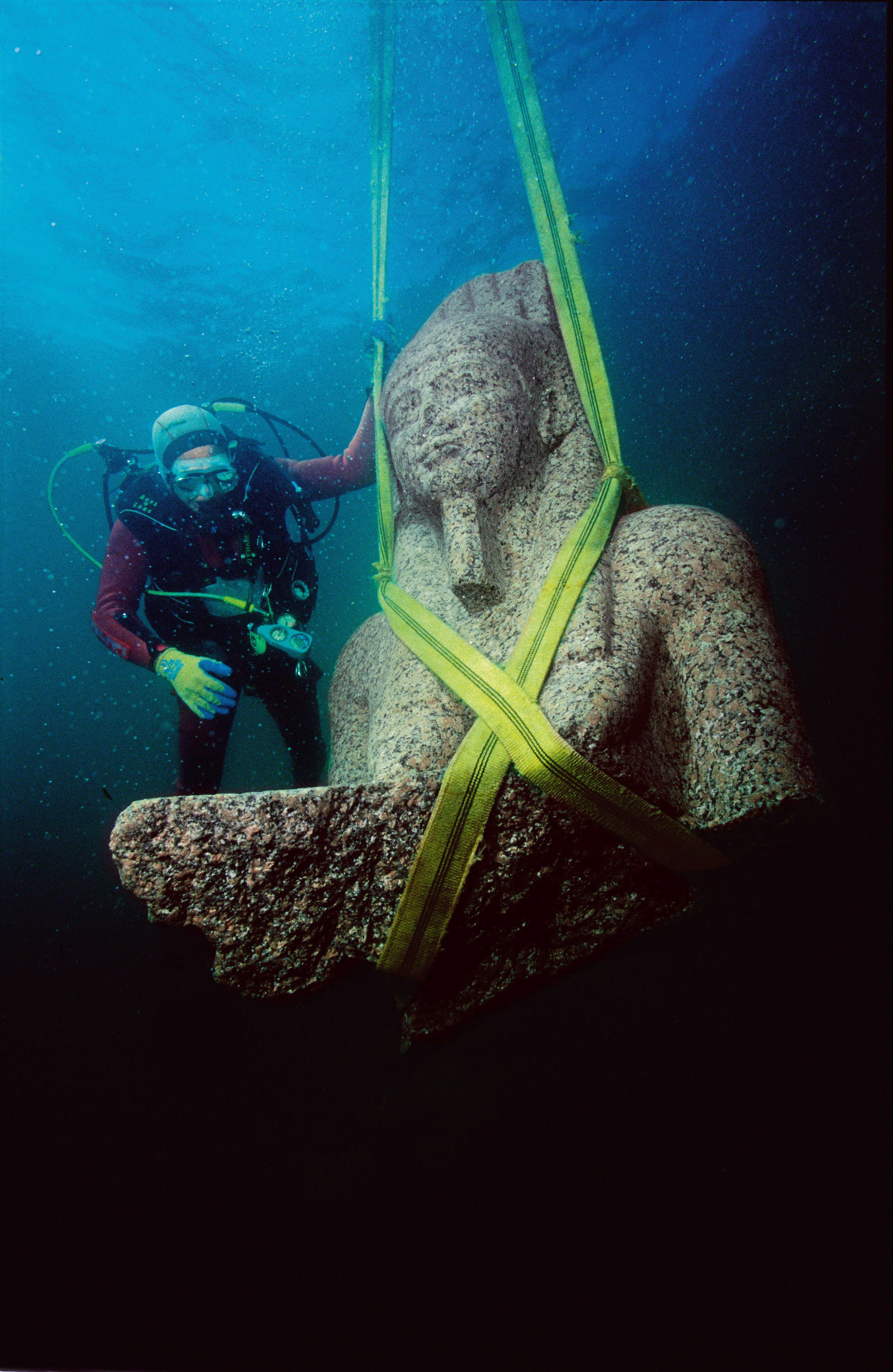 Breaking News: Discovery of Egypt’s “Atlantis”: Temple ruins and a ship full of treasures unearthed after 2,200 years.