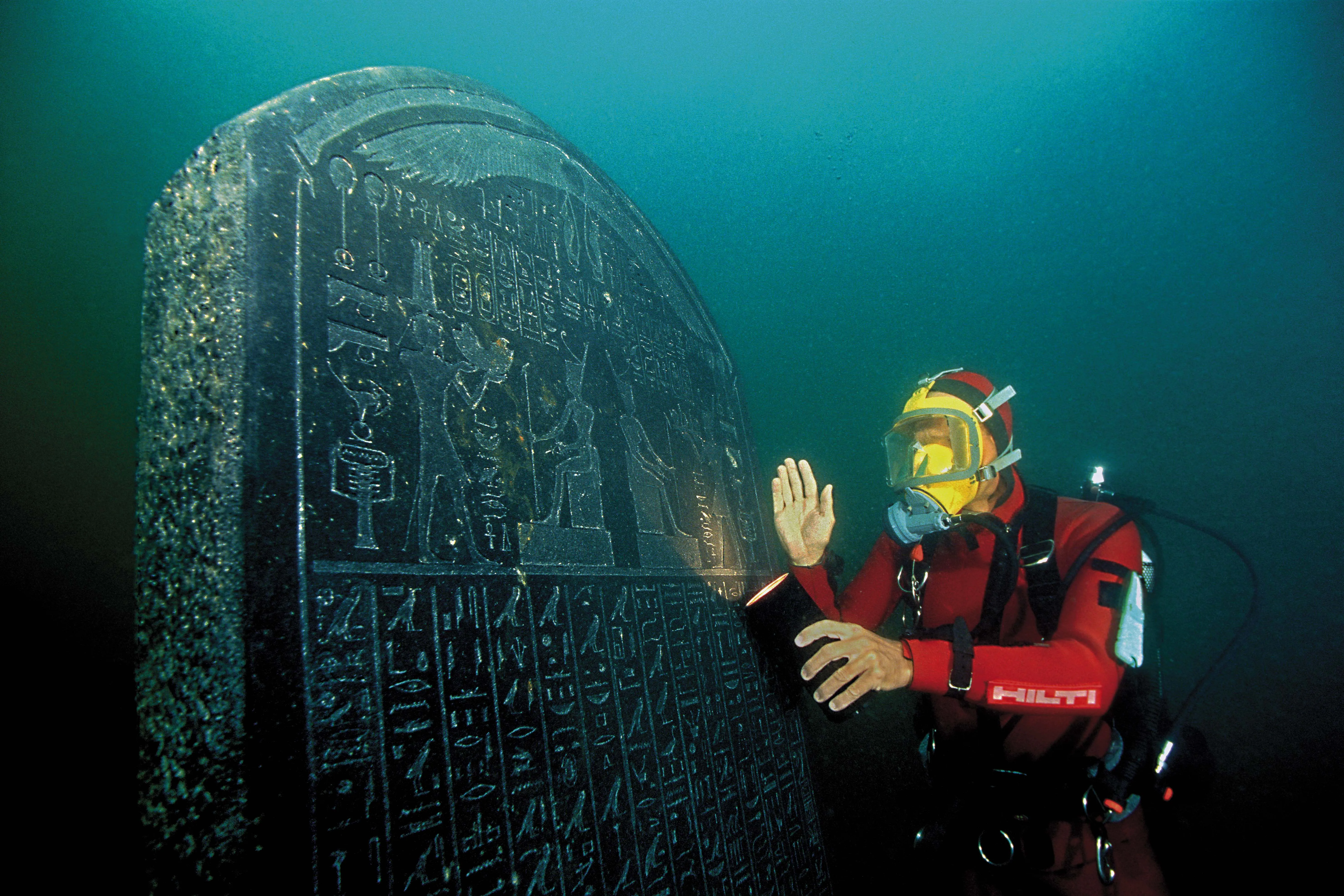 Breaking News: Discovery of Egypt’s “Atlantis”: Temple ruins and a ship full of treasures unearthed after 2,200 years.