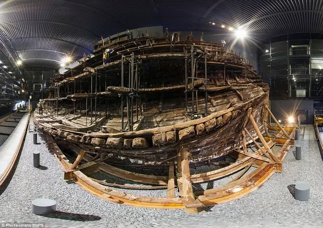 Mary Rose: From Majestic Warship to Sunken Treasure Beneath the Waves
